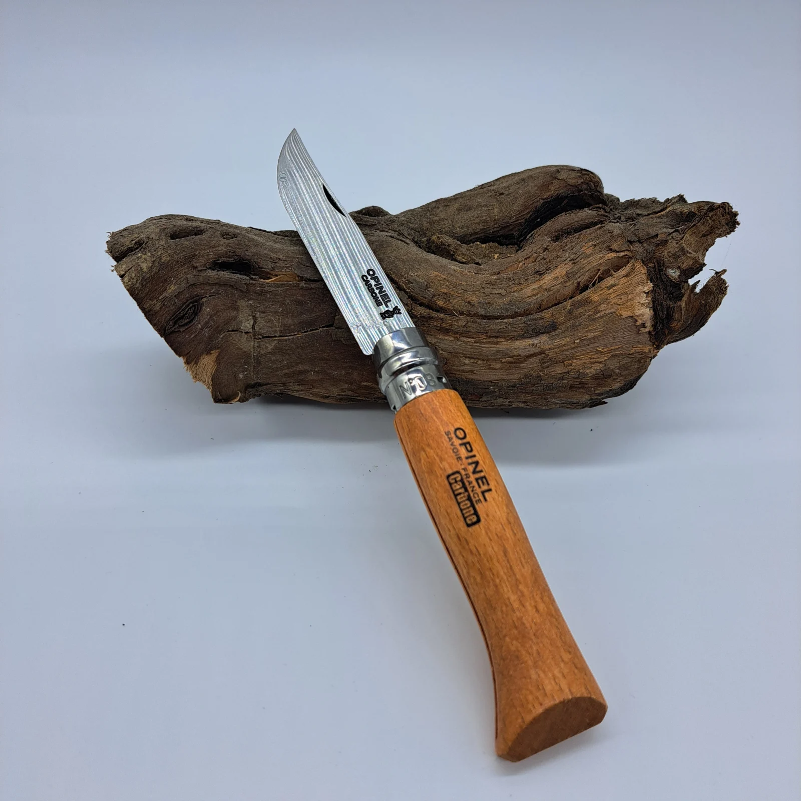 Couteau de poche Opinel n°8 à lame acier carbone et manche en hêtre